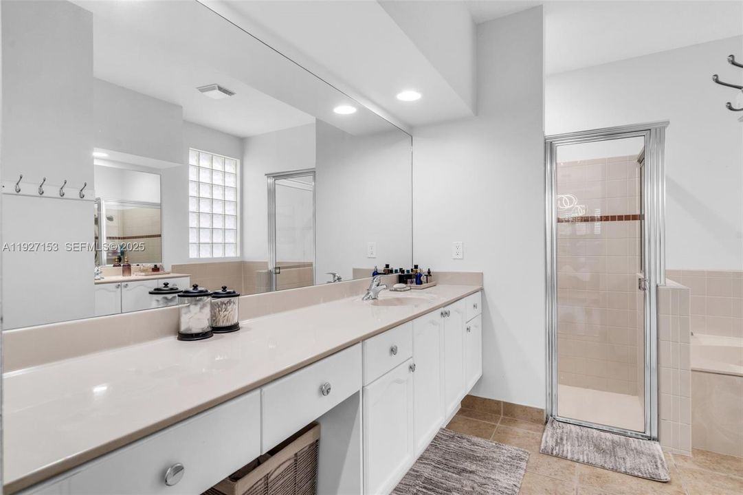 En Venta: $785,000 (5 camas, 3 baños, 2982 Pies cuadrados)