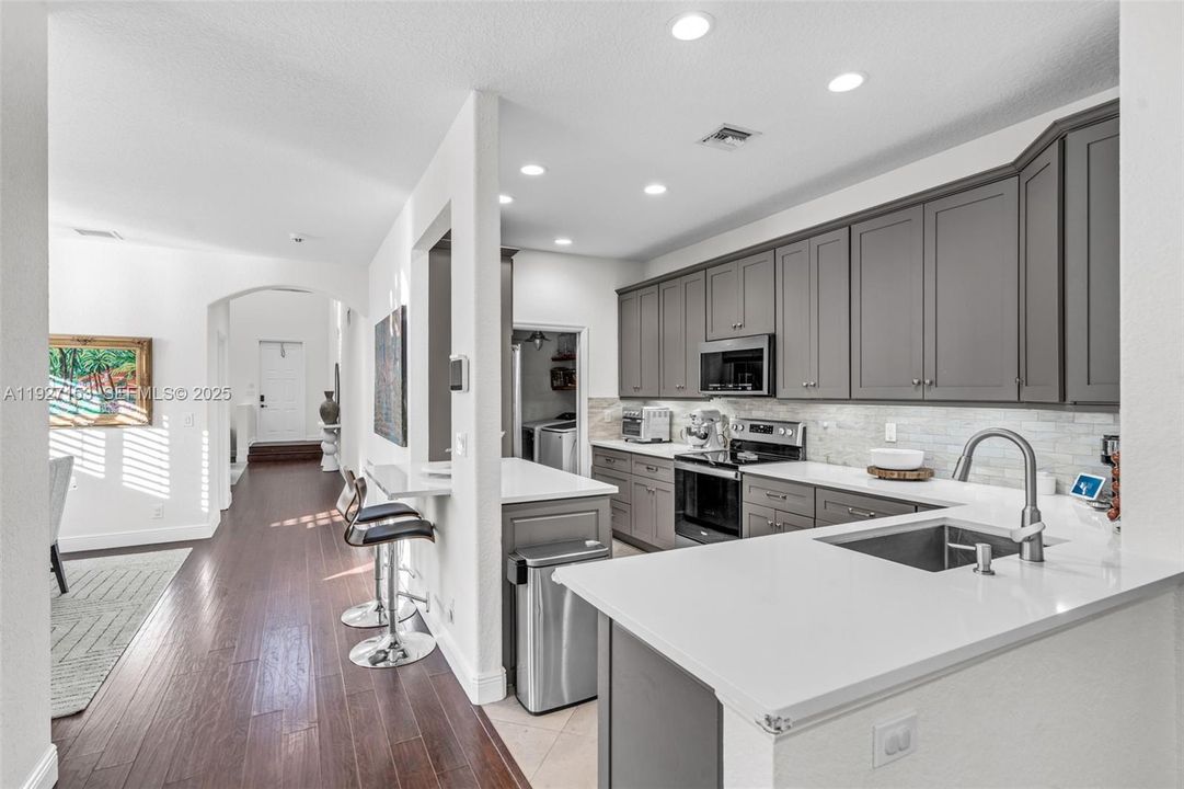 En Venta: $785,000 (5 camas, 3 baños, 2982 Pies cuadrados)