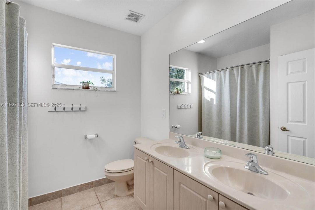 En Venta: $785,000 (5 camas, 3 baños, 2982 Pies cuadrados)