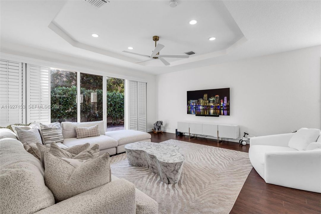 En Venta: $785,000 (5 camas, 3 baños, 2982 Pies cuadrados)