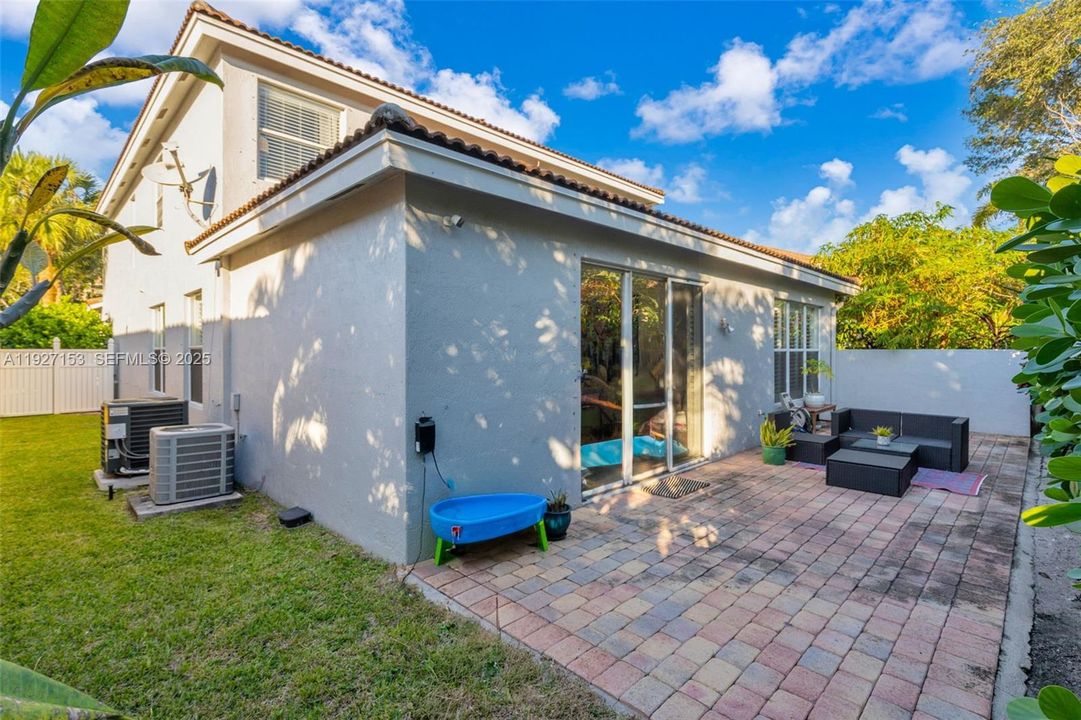 En Venta: $785,000 (5 camas, 3 baños, 2982 Pies cuadrados)