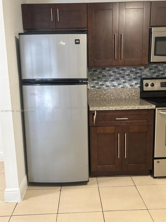 В аренду: $1,750 (2 спален, 2 ванн, 1030 Квадратных фут)