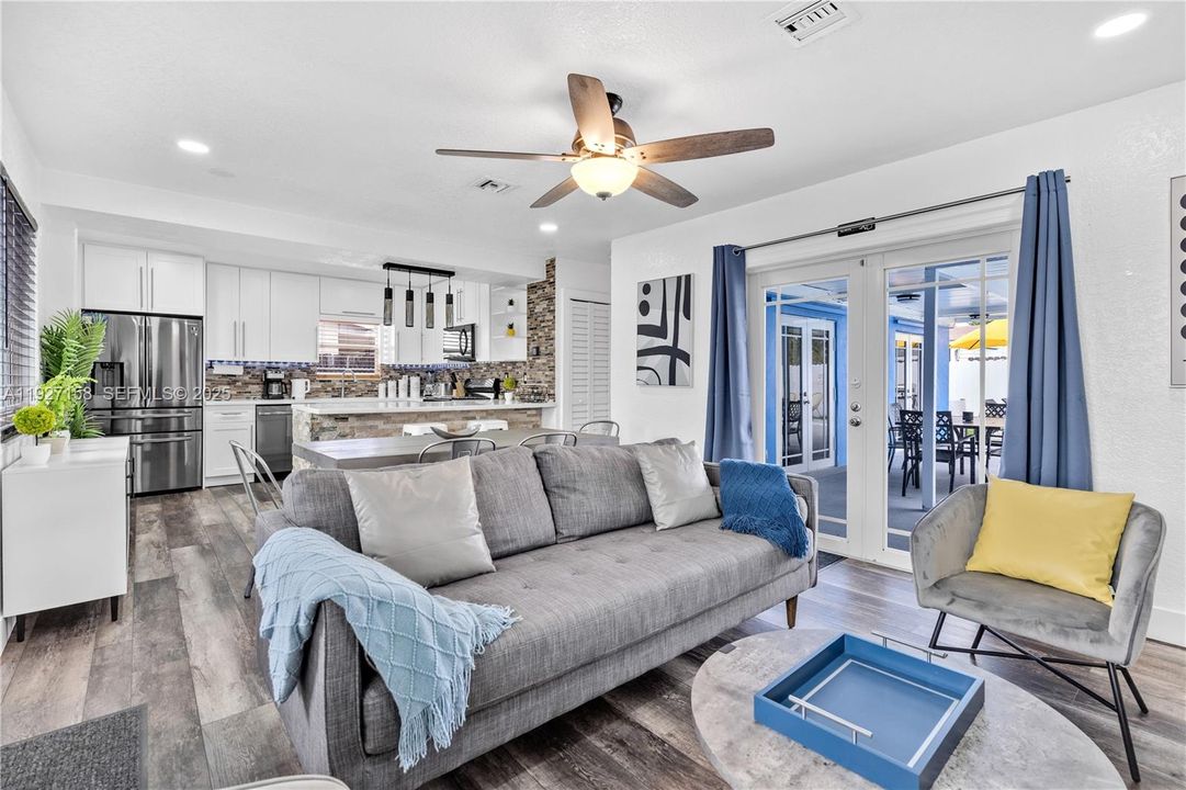 En Renta: $3,950 (4 camas, 2 baños, 1008 Pies cuadrados)