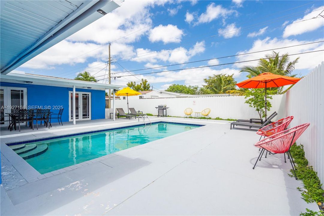 En Renta: $3,950 (4 camas, 2 baños, 1008 Pies cuadrados)