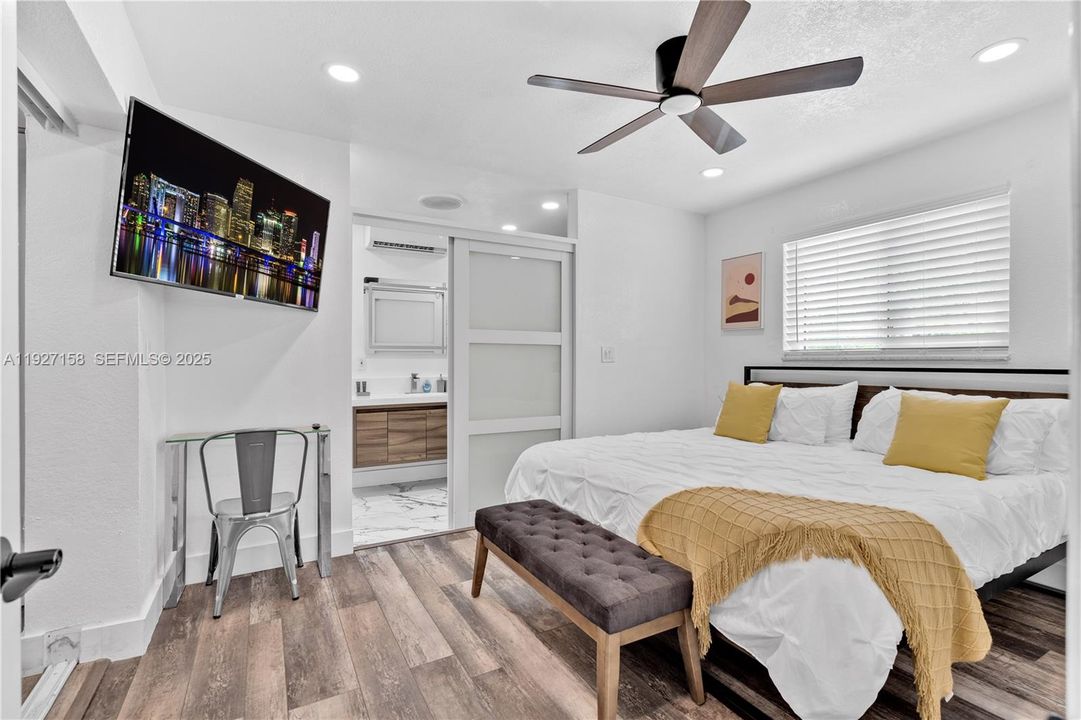 En Renta: $3,950 (4 camas, 2 baños, 1008 Pies cuadrados)