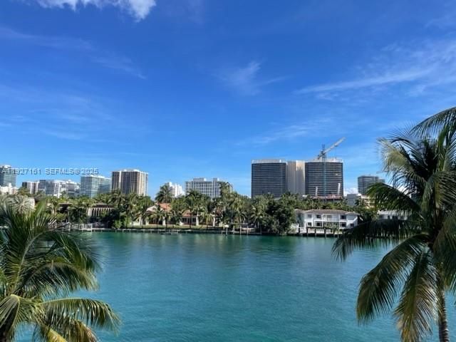 В аренду: $3,600 (2 спален, 2 ванн, 1241 Квадратных фут)