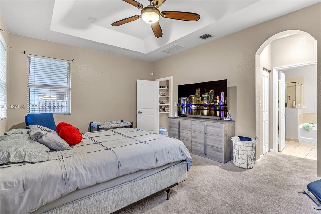 En Venta: $590,000 (4 camas, 3 baños, 1861 Pies cuadrados)