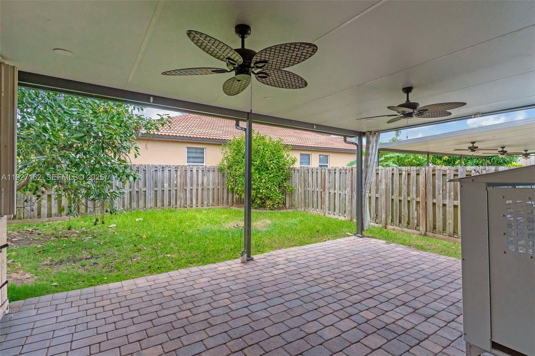 En Venta: $590,000 (4 camas, 3 baños, 1861 Pies cuadrados)