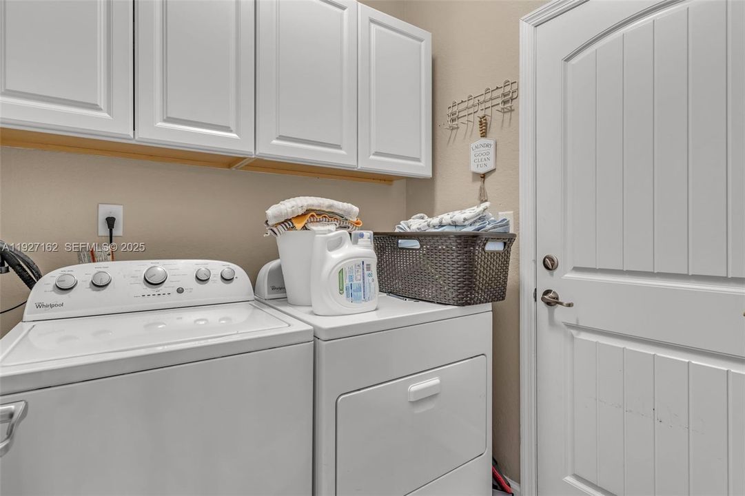 En Venta: $590,000 (4 camas, 3 baños, 1861 Pies cuadrados)