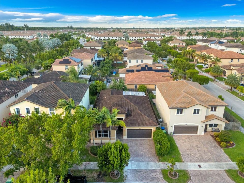 En Venta: $590,000 (4 camas, 3 baños, 1861 Pies cuadrados)