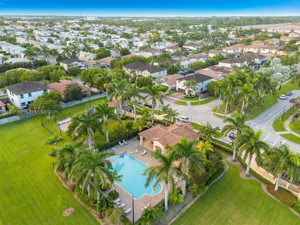 En Venta: $590,000 (4 camas, 3 baños, 1861 Pies cuadrados)