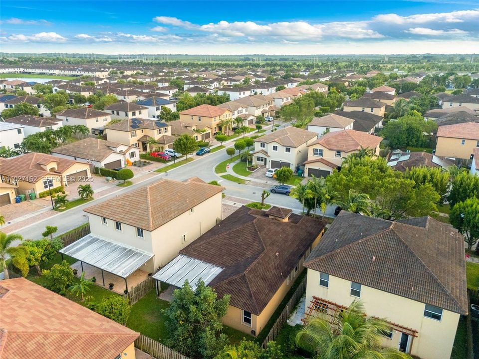 En Venta: $590,000 (4 camas, 3 baños, 1861 Pies cuadrados)