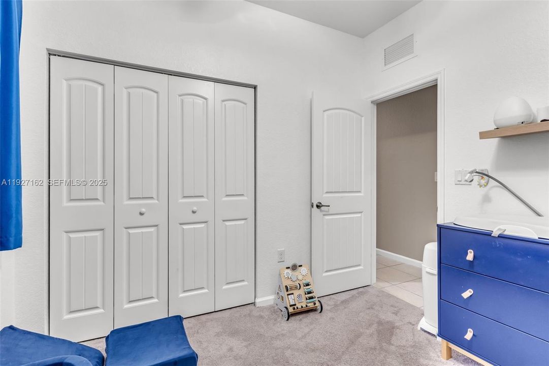 En Venta: $590,000 (4 camas, 3 baños, 1861 Pies cuadrados)