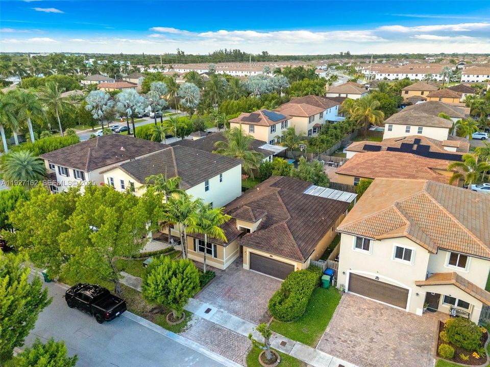 En Venta: $590,000 (4 camas, 3 baños, 1861 Pies cuadrados)