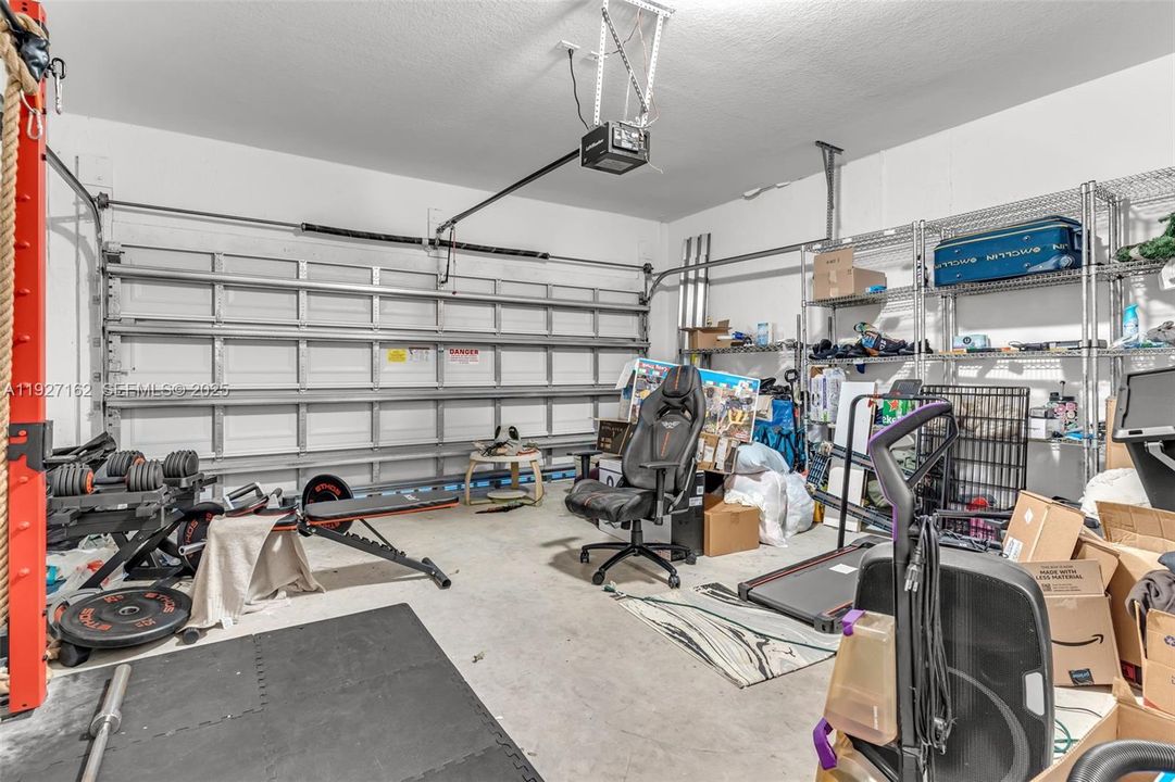 En Venta: $590,000 (4 camas, 3 baños, 1861 Pies cuadrados)