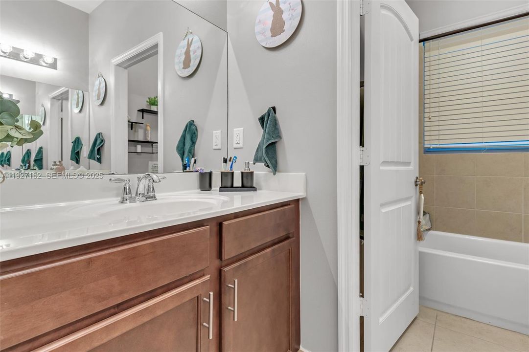 En Venta: $590,000 (4 camas, 3 baños, 1861 Pies cuadrados)