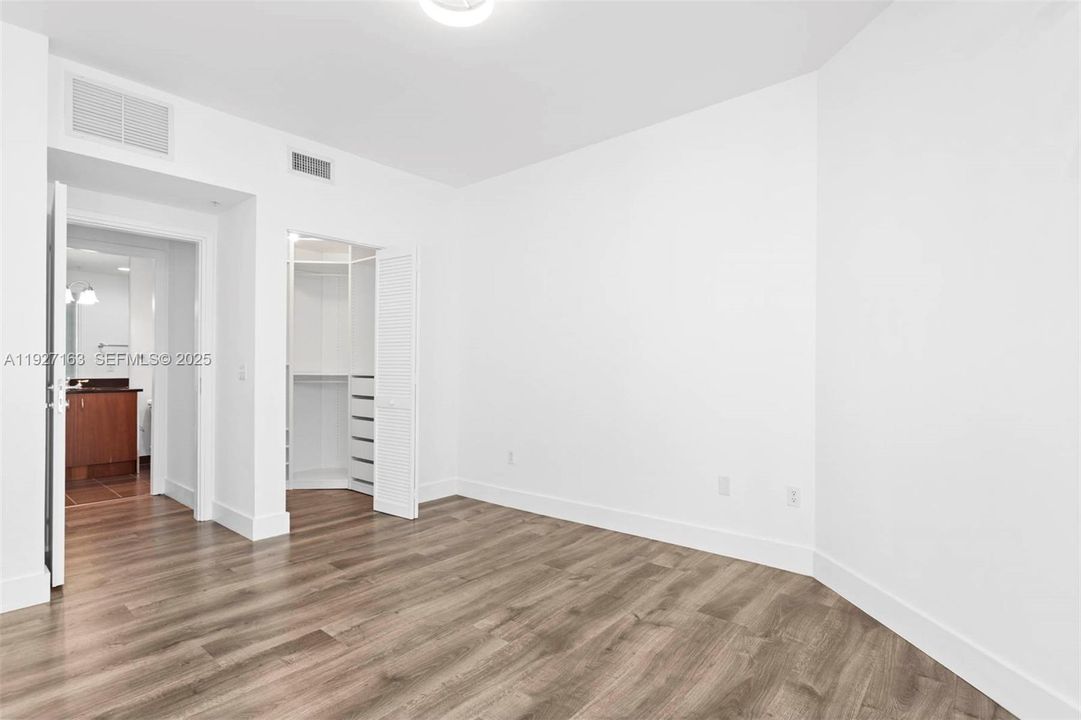 В аренду: $3,700 (2 спален, 2 ванн, 1017 Квадратных фут)