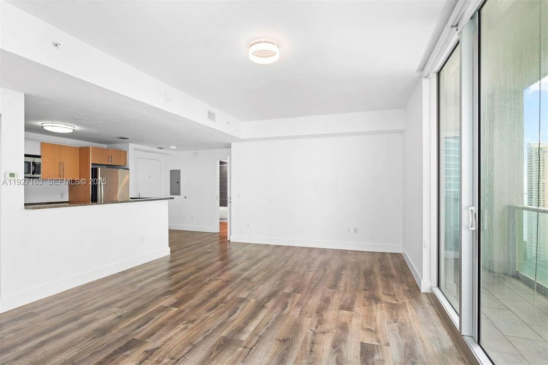 В аренду: $3,700 (2 спален, 2 ванн, 1017 Квадратных фут)