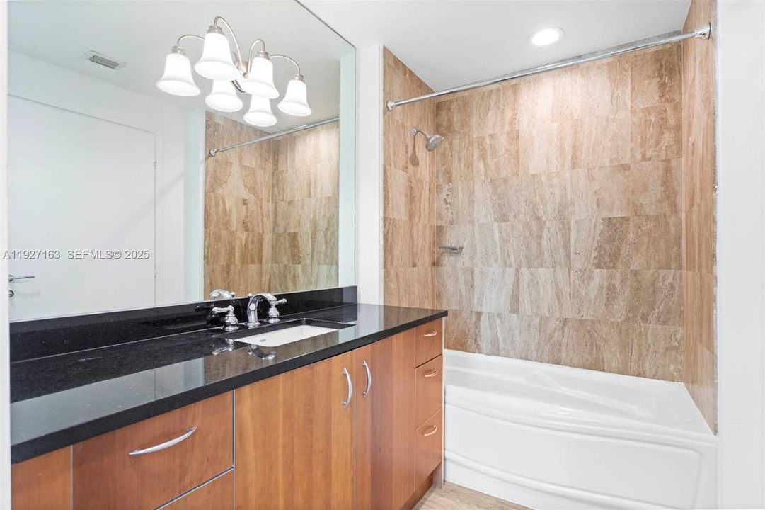 В аренду: $3,700 (2 спален, 2 ванн, 1017 Квадратных фут)