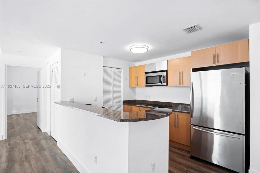 В аренду: $3,700 (2 спален, 2 ванн, 1017 Квадратных фут)