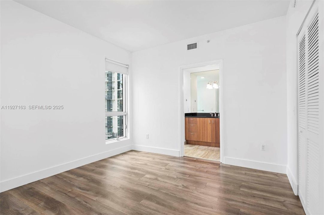 В аренду: $3,700 (2 спален, 2 ванн, 1017 Квадратных фут)