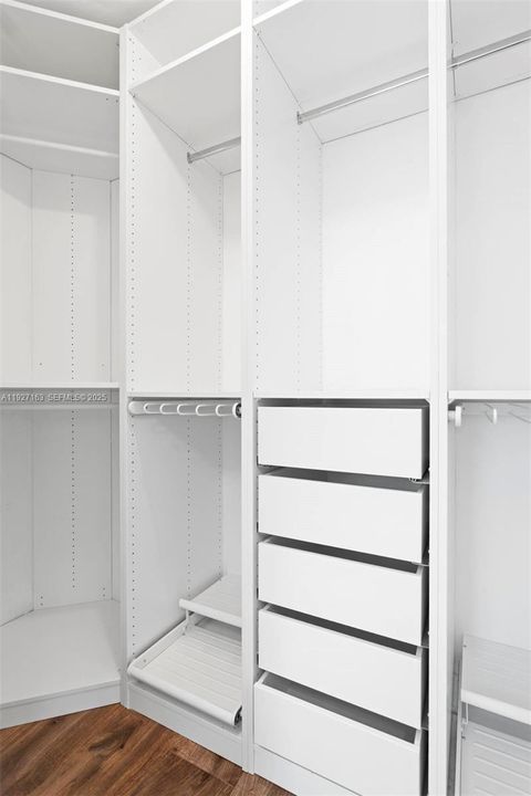 В аренду: $3,700 (2 спален, 2 ванн, 1017 Квадратных фут)