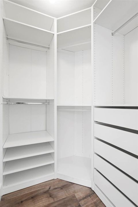 В аренду: $3,700 (2 спален, 2 ванн, 1017 Квадратных фут)