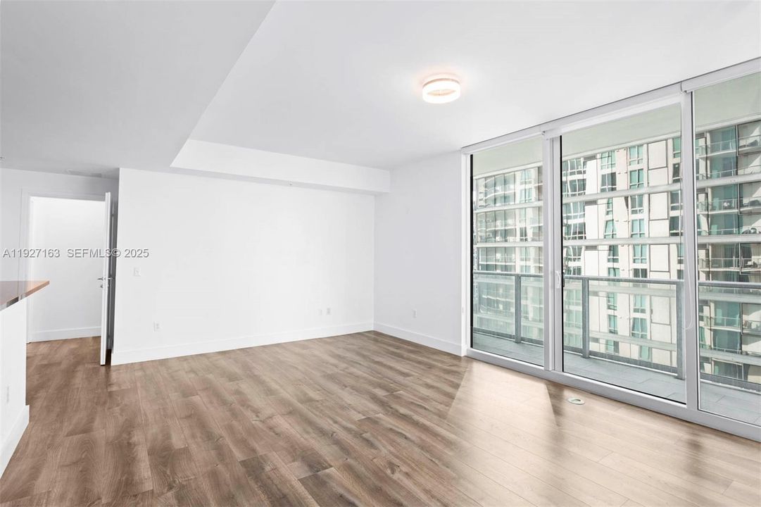 В аренду: $3,700 (2 спален, 2 ванн, 1017 Квадратных фут)