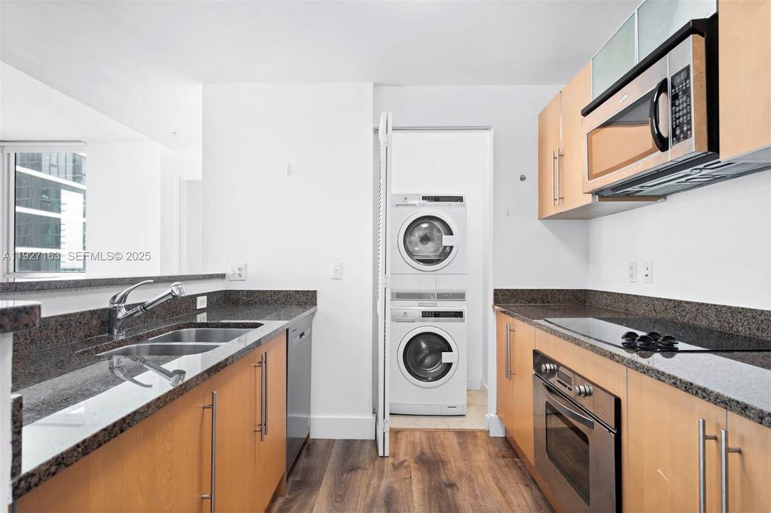 В аренду: $3,700 (2 спален, 2 ванн, 1017 Квадратных фут)