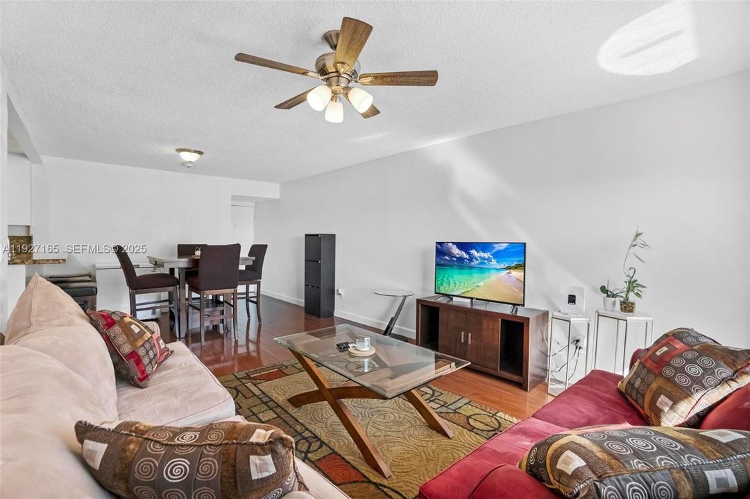 For Rent: $2,250 (2 beds, 1 baths, 785 Square Feet)