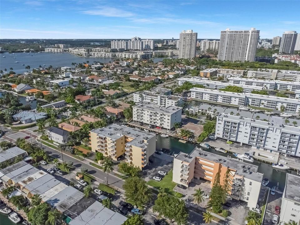 For Rent: $2,250 (2 beds, 1 baths, 785 Square Feet)