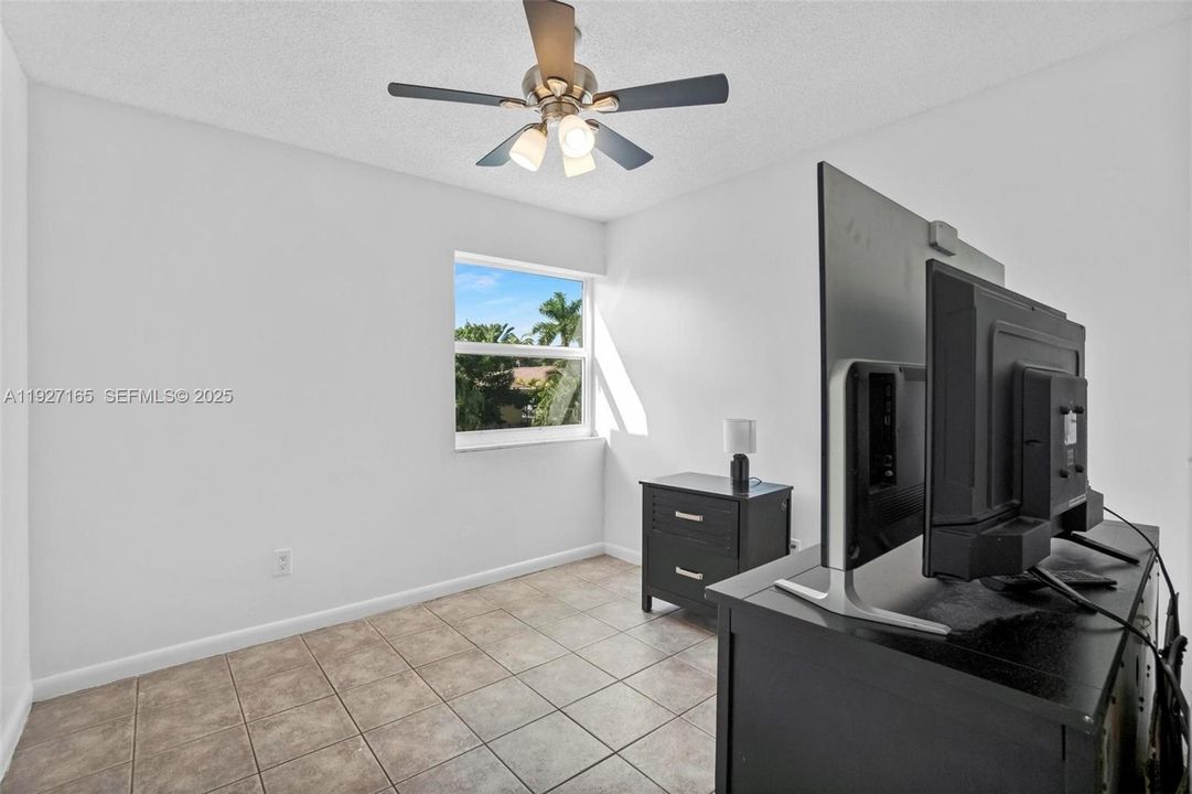 For Rent: $2,250 (2 beds, 1 baths, 785 Square Feet)