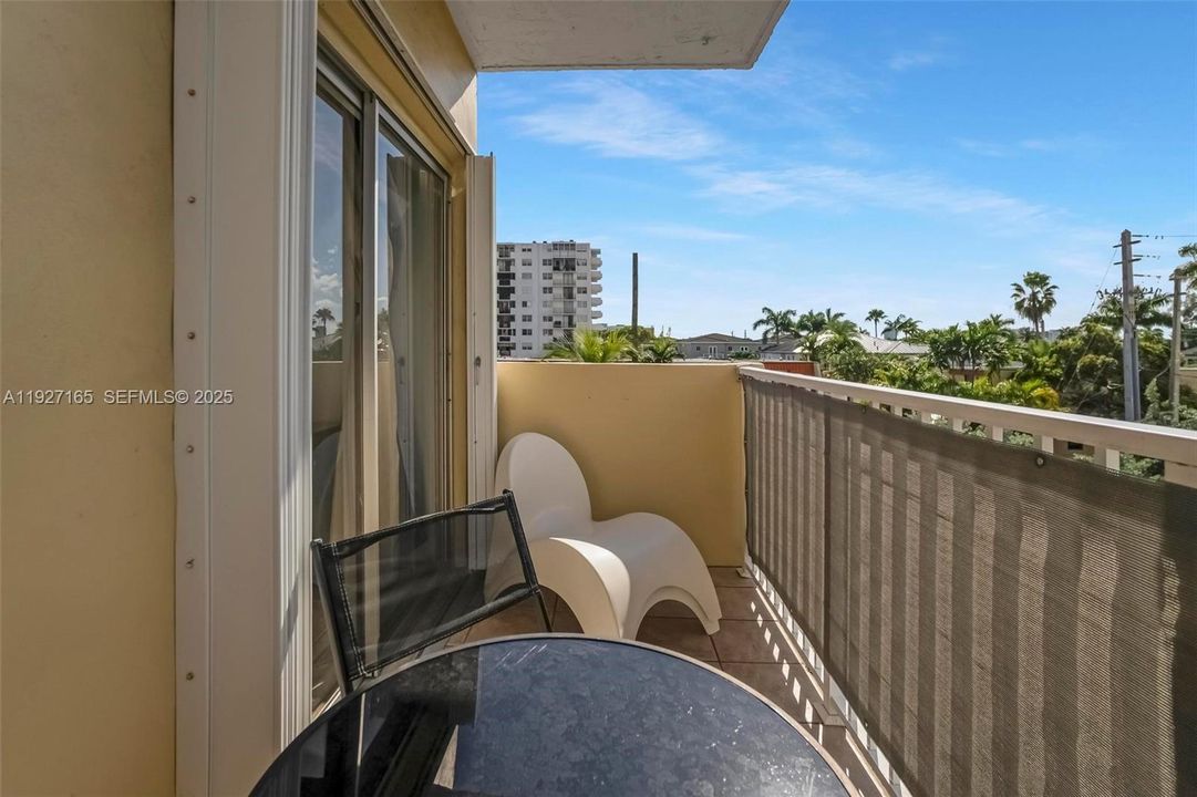 For Rent: $2,250 (2 beds, 1 baths, 785 Square Feet)