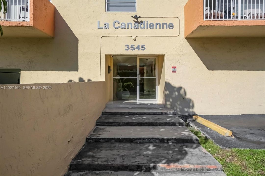 For Rent: $2,250 (2 beds, 1 baths, 785 Square Feet)