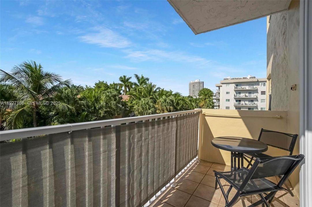 For Rent: $2,250 (2 beds, 1 baths, 785 Square Feet)