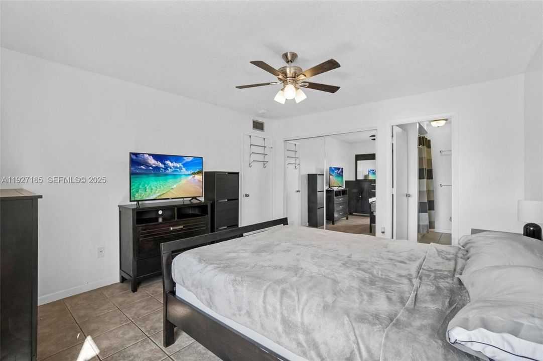 For Rent: $2,250 (2 beds, 1 baths, 785 Square Feet)