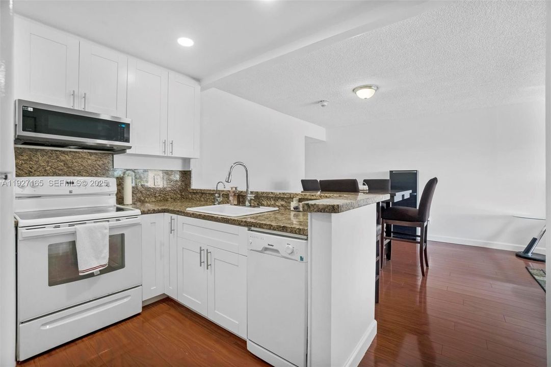 For Rent: $2,250 (2 beds, 1 baths, 785 Square Feet)