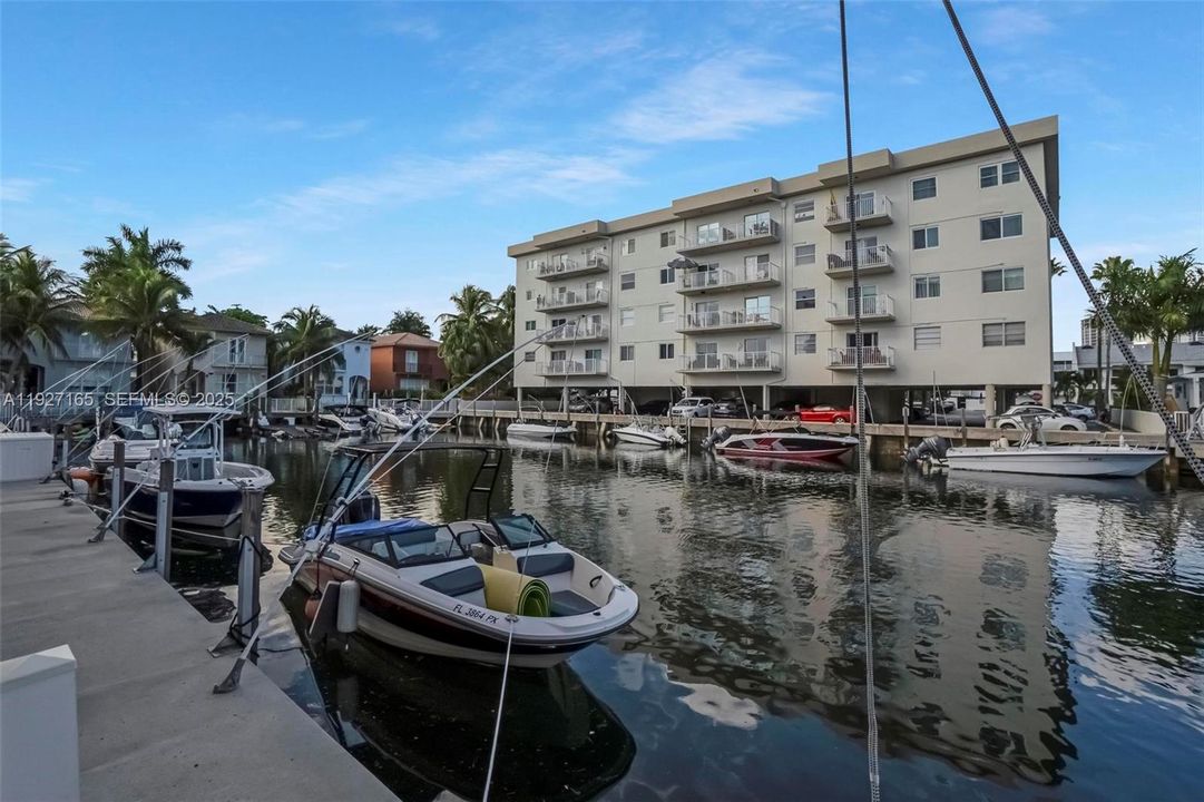 For Rent: $2,250 (2 beds, 1 baths, 785 Square Feet)