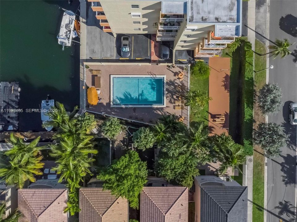 For Rent: $2,250 (2 beds, 1 baths, 785 Square Feet)