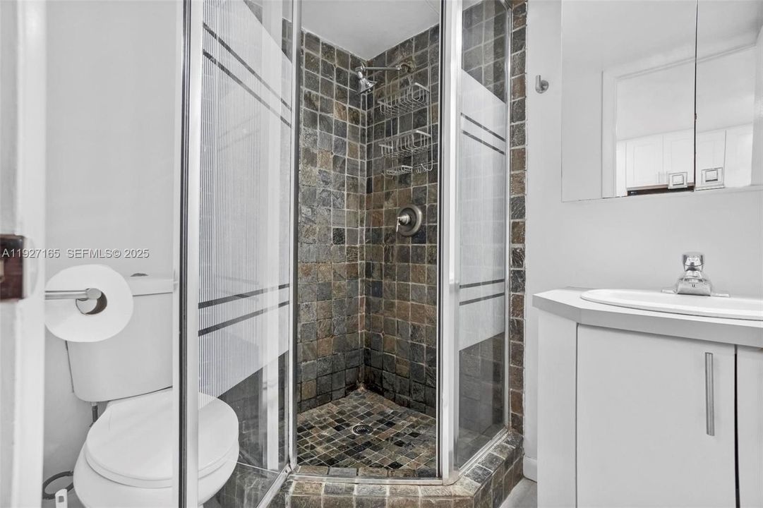 For Rent: $2,250 (2 beds, 1 baths, 785 Square Feet)