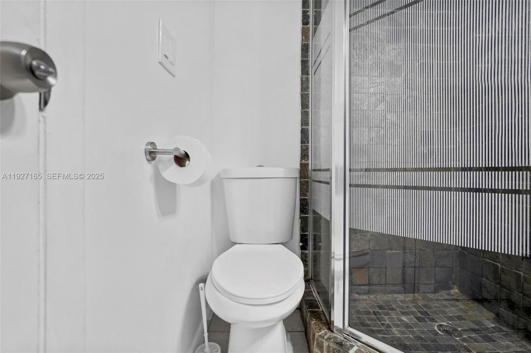 For Rent: $2,250 (2 beds, 1 baths, 785 Square Feet)