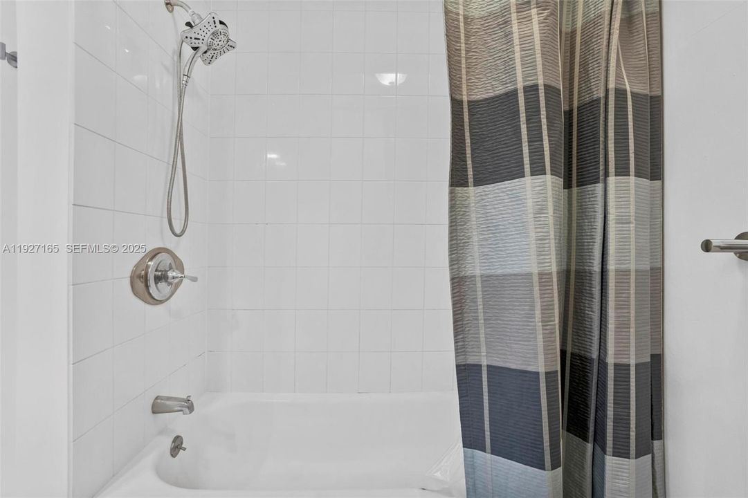 For Rent: $2,250 (2 beds, 1 baths, 785 Square Feet)