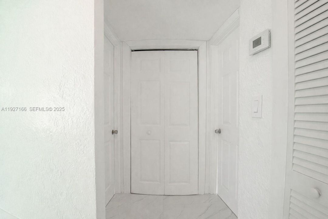 На продажу: $399,000 (2 спален, 1 ванн, 901 Квадратных фут)