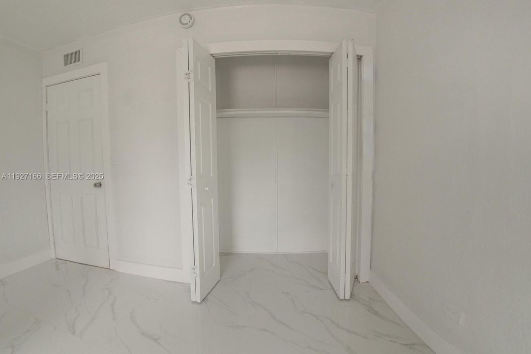 На продажу: $399,000 (2 спален, 1 ванн, 901 Квадратных фут)