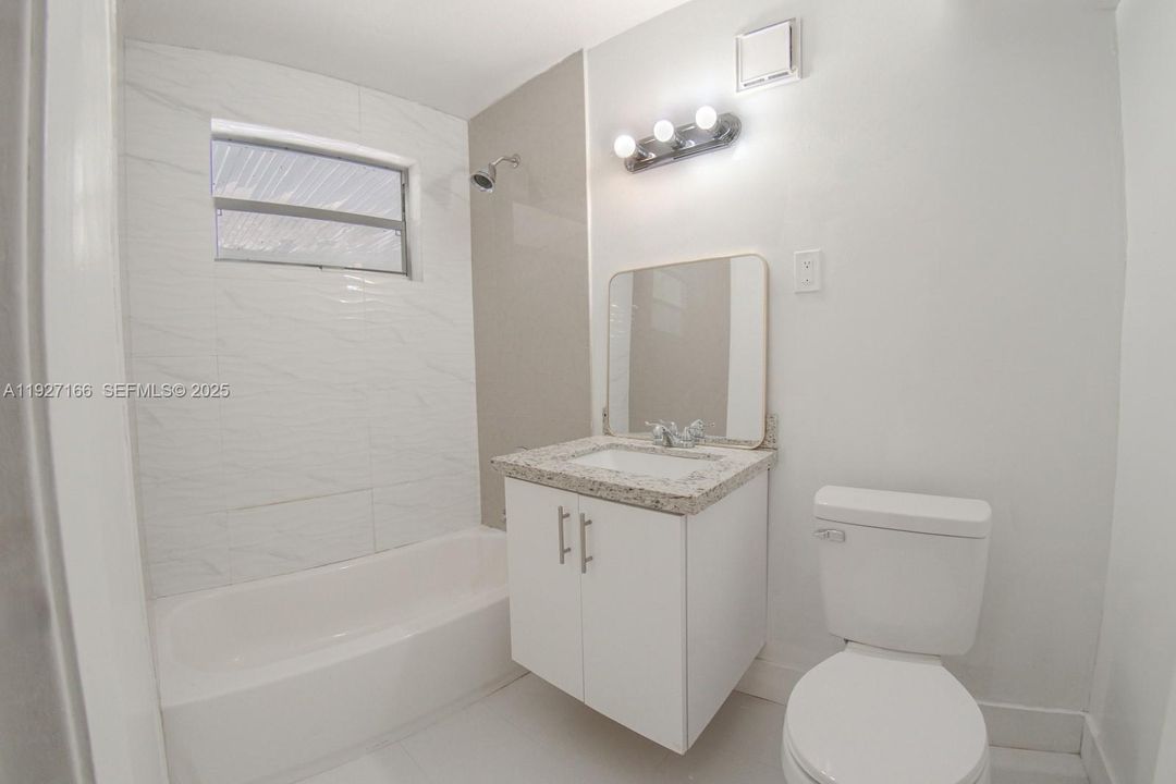 На продажу: $399,000 (2 спален, 1 ванн, 901 Квадратных фут)