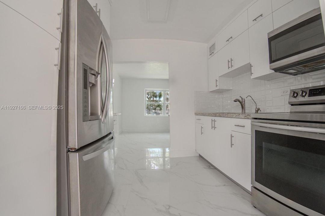 На продажу: $399,000 (2 спален, 1 ванн, 901 Квадратных фут)