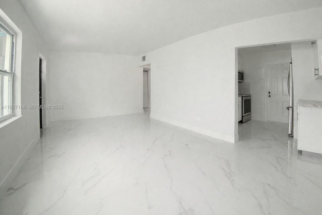 На продажу: $399,000 (2 спален, 1 ванн, 901 Квадратных фут)