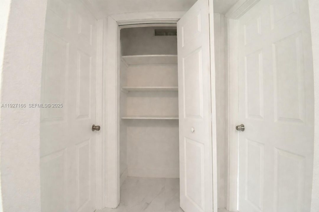 На продажу: $399,000 (2 спален, 1 ванн, 901 Квадратных фут)