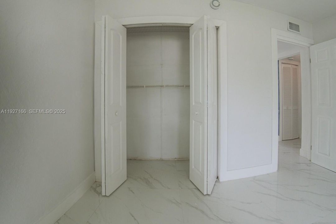 На продажу: $399,000 (2 спален, 1 ванн, 901 Квадратных фут)