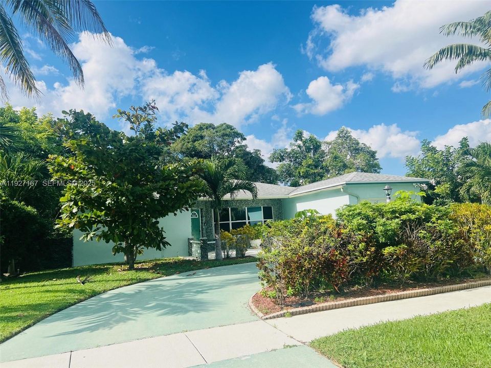 For Rent: $3,150 (2 beds, 2 baths, 1774 Square Feet)